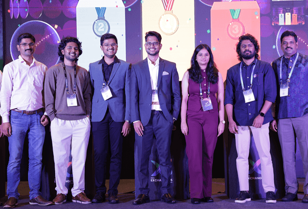 <center style="margin-top:8px;color:#808086">Photo with the finalists and judges<center>